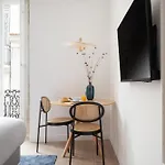 Lapa Diplomatic & Flats By Feel * ליסבון